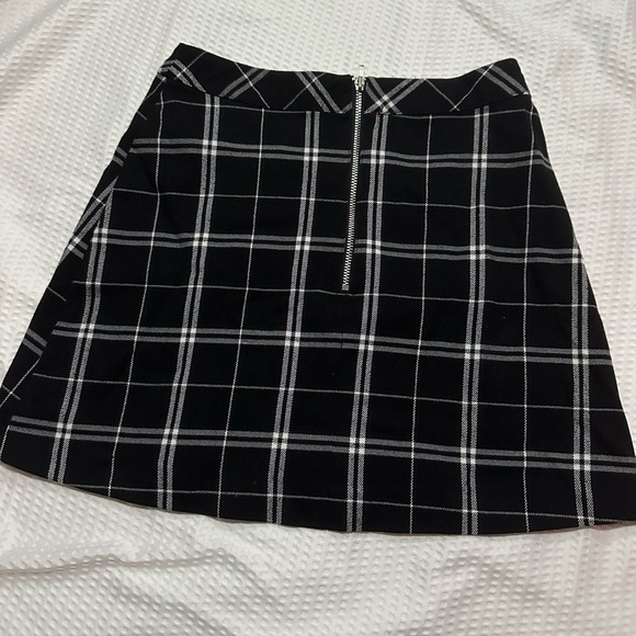 Black and White Plaid Skirt - Picture 2 of 3